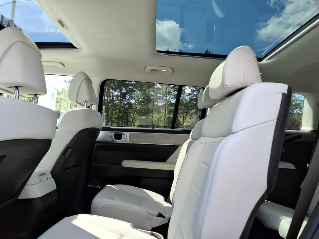 Used 2025 Hyundai Santa Fe Calligraphy AWD/4WD image 10