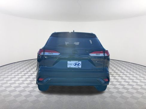 Used 2025 Toyota Corolla Cross SE image 8