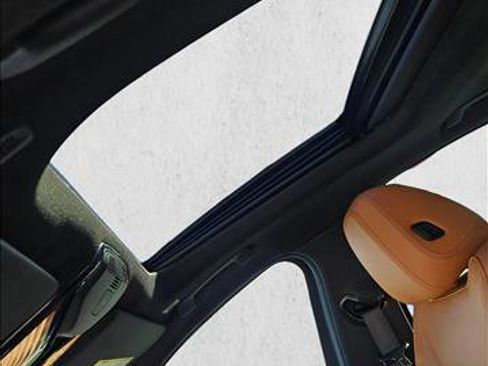 Used 2025 BMW 330i Sedan w/ Premium Package image 15