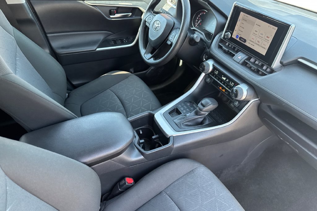 Used 2025 Toyota RAV4 XLE AWD/4WD image 21