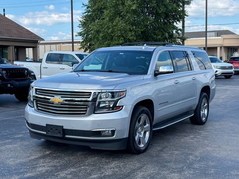 Used 2018 Chevrolet Suburban Premier AWD/4WD image 6