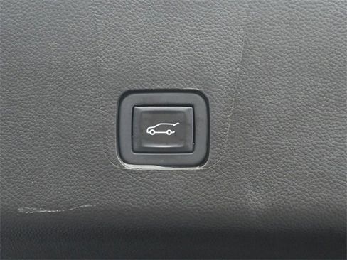 Used 2022 Chevrolet Traverse LT image 24