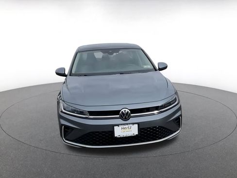 Used 2025 Volkswagen Jetta SE image 4