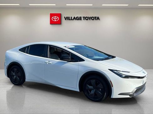 Certified 2024 Toyota Prius LE FWD image 7