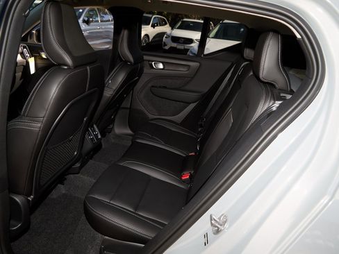 New 2026 Volvo XC40 B5 Ultra w/ Climate Package image 20