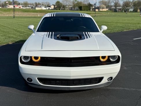 Used 2015 Dodge Challenger R/T image 2