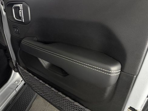 Used 2023 Jeep Wrangler Unlimited Sahara AWD/4WD image 33