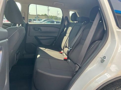 Used 2024 Nissan Rogue S FWD image 11