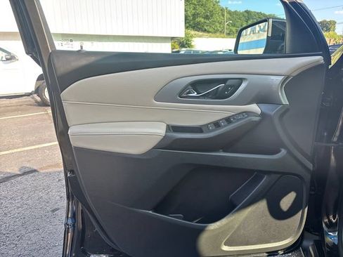 Used 2023 Chevrolet Traverse LS AWD/4WD image 13