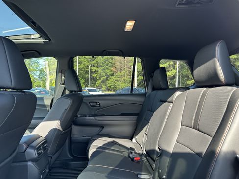 Used 2025 Honda Passport TrailSport image 9