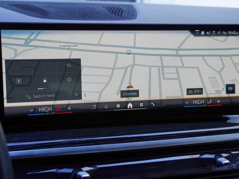 Used 2025 BMW X7 xDrive40i w/ M Sport Package image 27