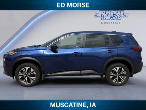 Used 2023 Nissan Rogue SV image 2