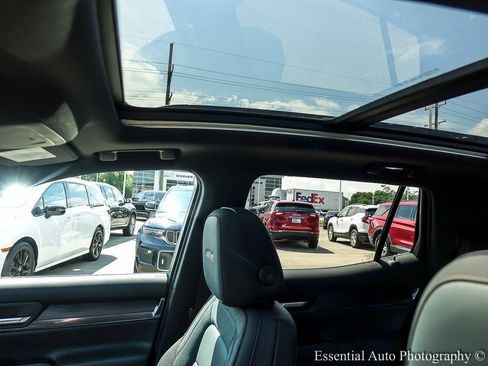 Used 2026 GMC Terrain AT4 w/ Convenience Package III image 12