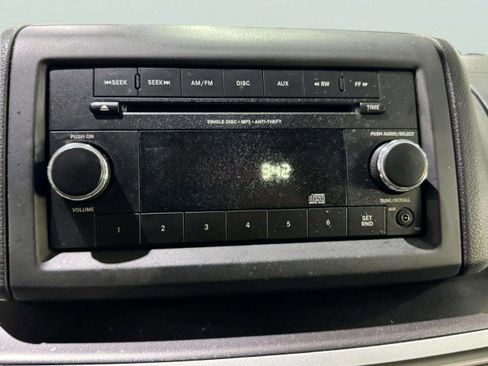 Used 2012 Volkswagen Routan S image 31