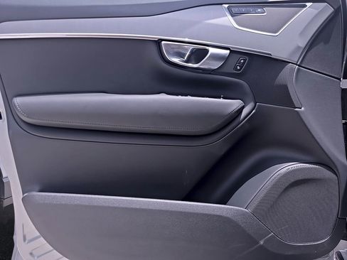 Certified 2025 Volvo XC90 B5 Core AWD/4WD image 37