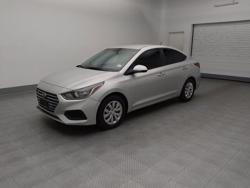 Used 2019 Hyundai Accent SE FWD image 2