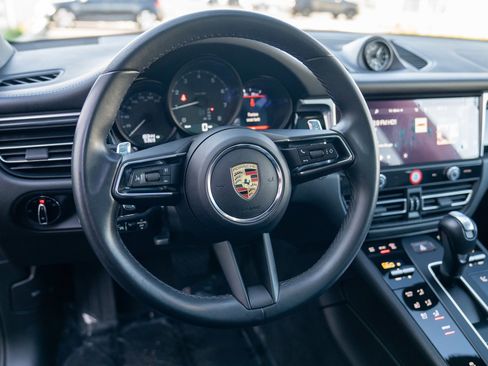 Certified 2024 Porsche Macan AWD/4WD image 14