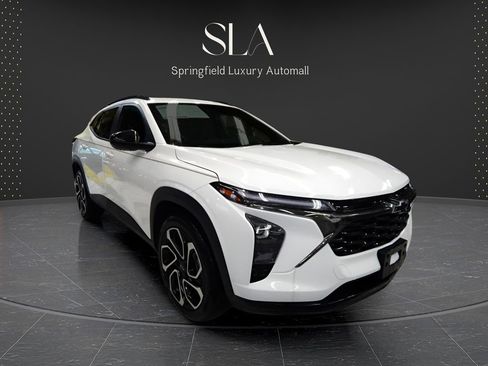 Used 2025 Chevrolet Trax RS w/ Sunroof Package image 1