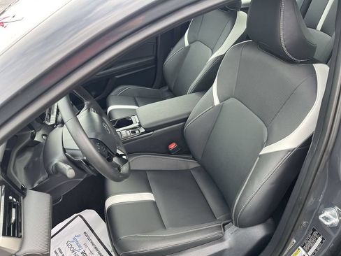 Used 2025 Toyota Camry SE AWD/4WD image 12