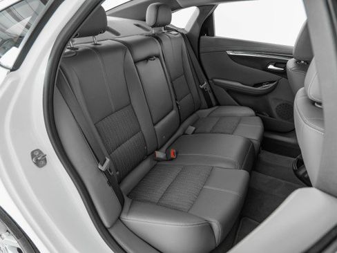 Used 2018 Chevrolet Impala LT image 31