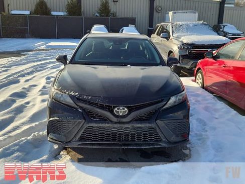 Certified 2022 Toyota Camry SE image 2