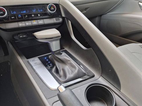 Used 2024 Hyundai Elantra SEL FWD image 11