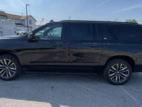 Used 2023 Cadillac Escalade ESV Sport AWD/4WD image 7