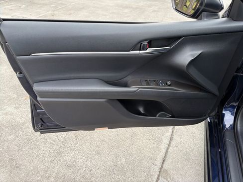 Used 2022 Toyota Camry XSE image 17