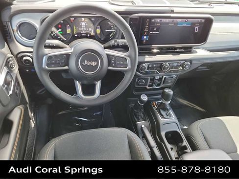 Used 2025 Jeep Wrangler Unlimited Sahara AWD/4WD image 18