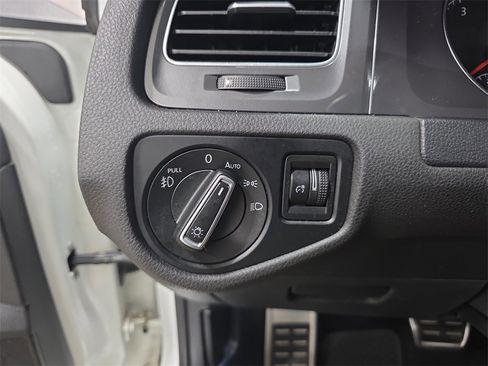 Used 2017 Volkswagen Golf Alltrack SE image 24