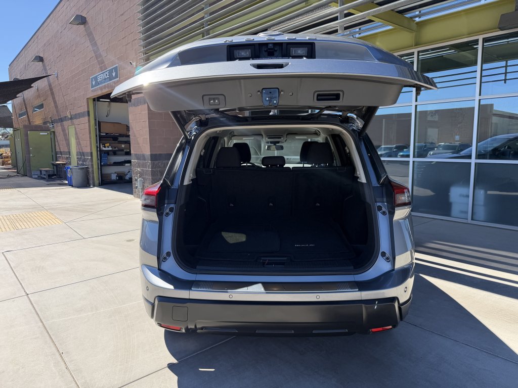 Used 2025 Nissan Rogue SV FWD image 36
