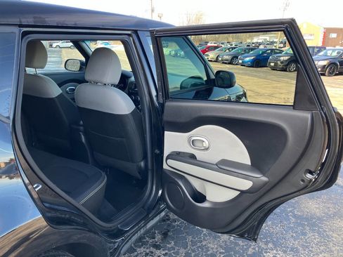 Used 2015 Kia Soul + image 14