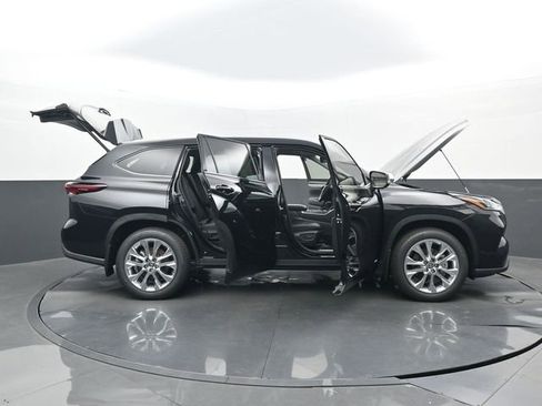 New 2026 Toyota Highlander Limited image 33