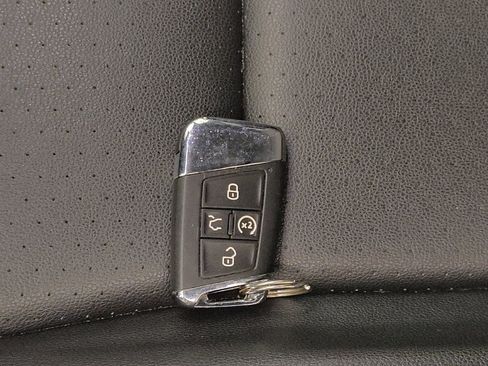 Used 2021 Volkswagen Atlas SE w/ Towing Package FWD image 32