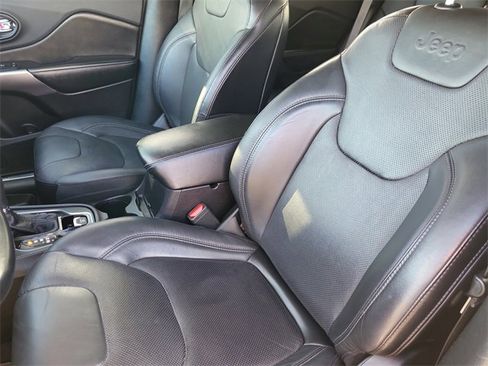 Used 2019 Jeep Cherokee Limited image 8