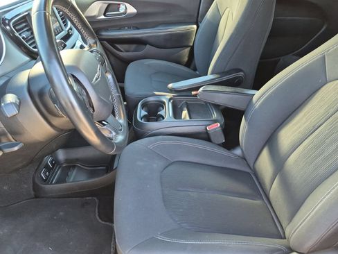 Used 2019 Chrysler Pacifica Touring Plus w/ S Appearance Package FWD image 14