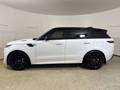 Used 2025 Land Rover Range Rover Sport Dynamic SE AWD/4WD image 2