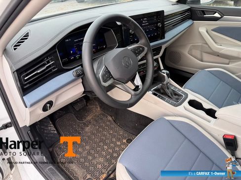 Used 2025 Volkswagen Jetta SE w/ Sunroof Package FWD image 14