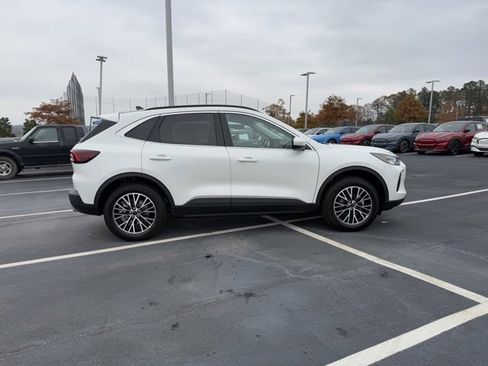 New 2025 Ford Escape SE image 9