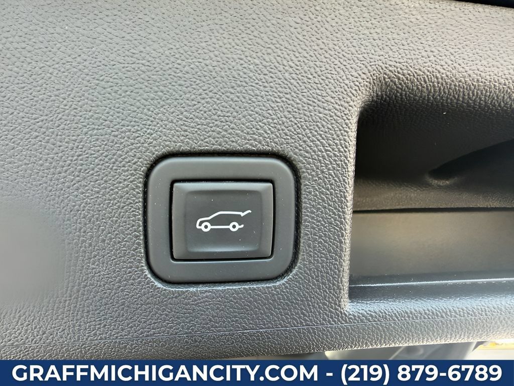 Used 2023 Chevrolet Equinox LT w/ Driver Convenience Package AWD/4WD image 28