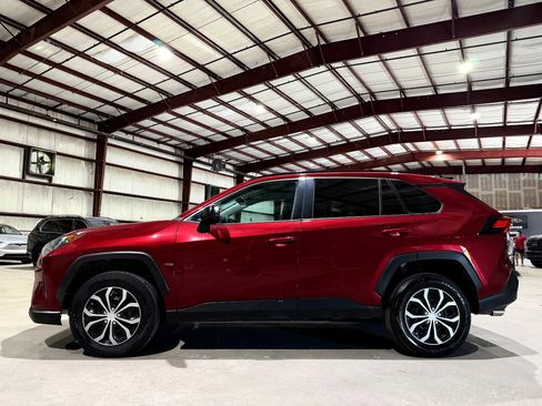 Used 2020 Toyota RAV4 LE FWD image 8