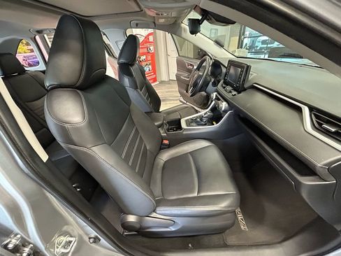 Used 2022 Toyota RAV4 XLE Premium AWD/4WD image 39