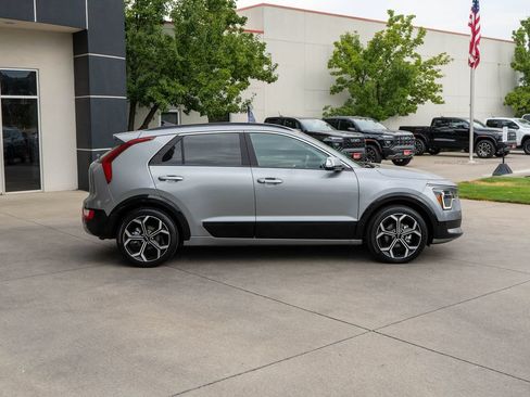 Certified 2024 Kia Niro EX Touring FWD image 8