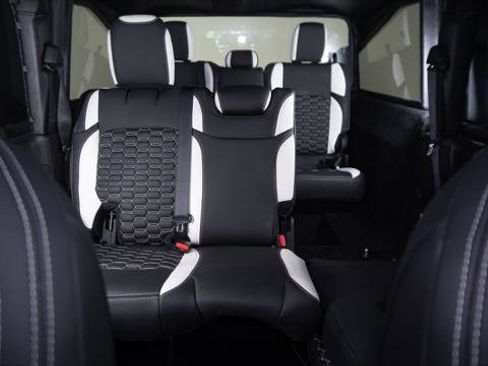 Used 2025 Jeep Gladiator Sport image 32