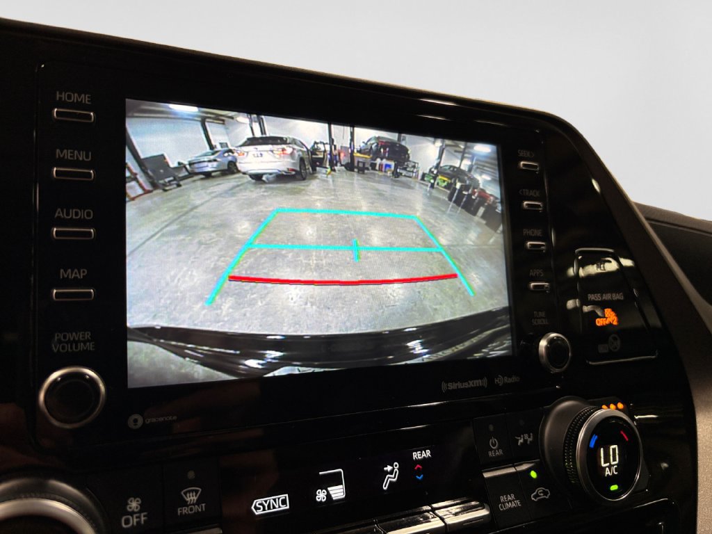 Used 2021 Toyota Highlander XLE AWD/4WD image 22