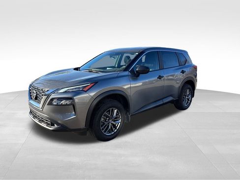 Used 2021 Nissan Rogue S image 2