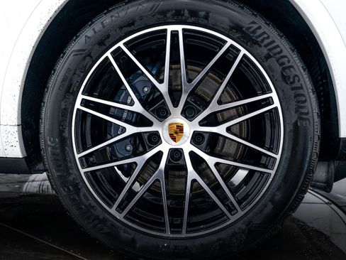 Certified 2026 Porsche Cayenne AWD/4WD image 11