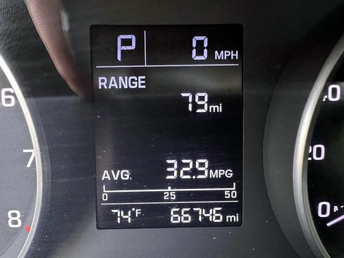 Used 2017 Hyundai Elantra SE FWD image 30