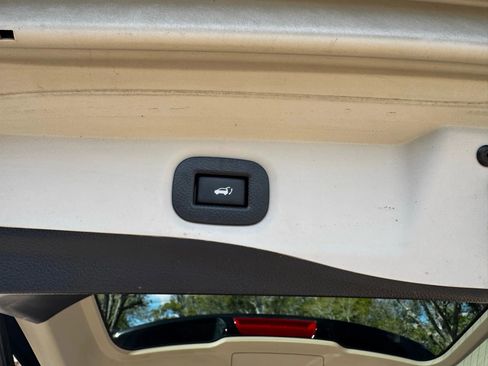 Used 2018 Nissan Rogue SV w/ Premium Package image 7