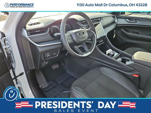 New 2025 Jeep Grand Cherokee Altitude image 18